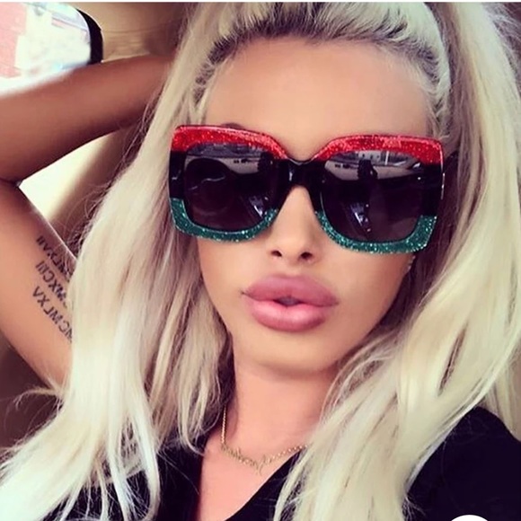 Trendy Oversized Frames - Picture 1 of 7